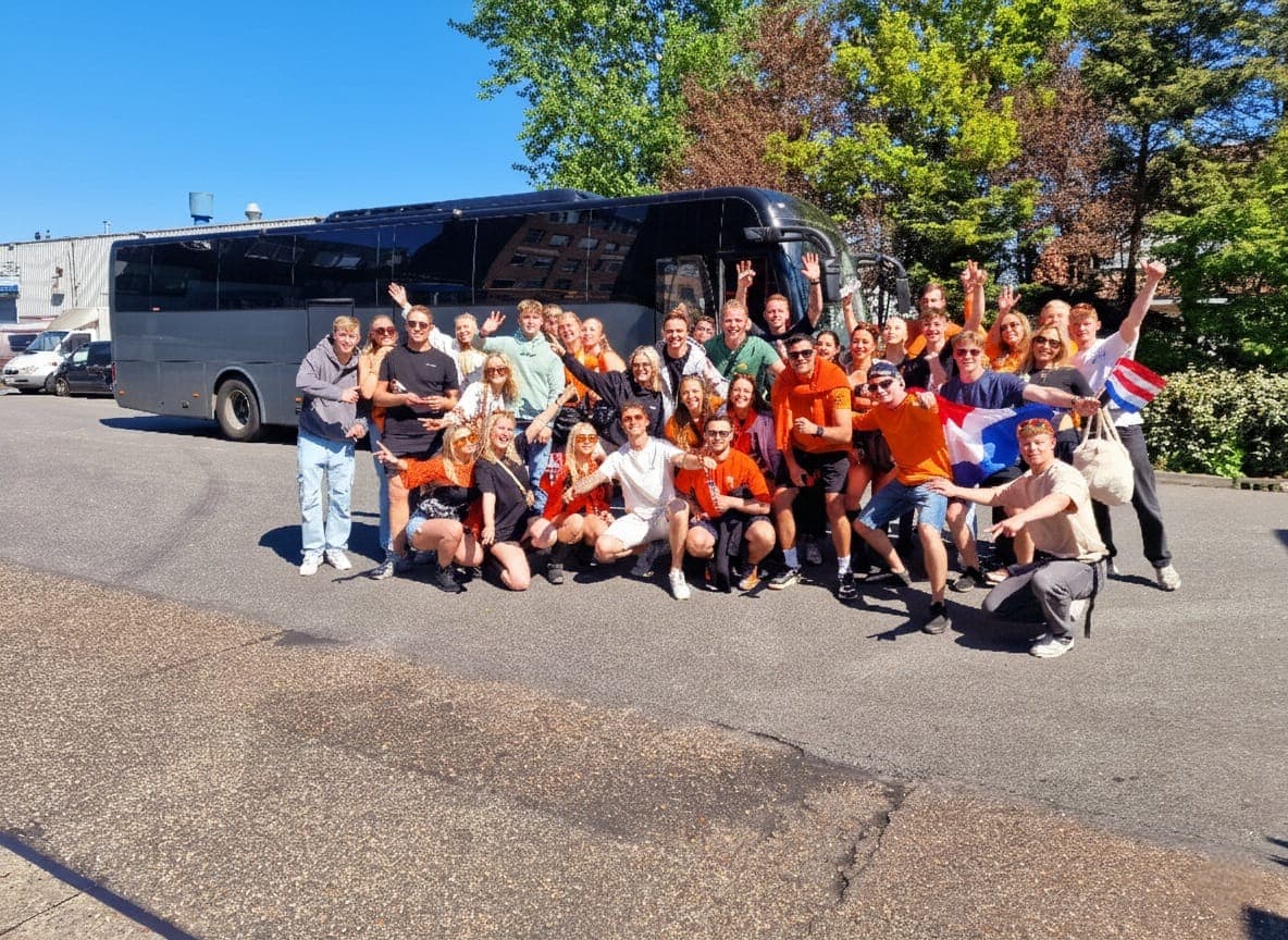 Gers Tours feestelijk vervoer groepsfeest